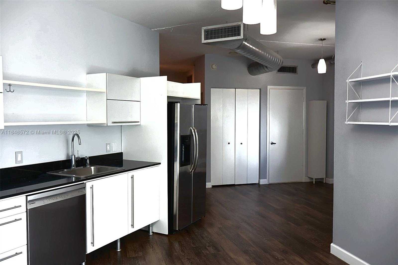 Small Image of 690 SOUTH WEST 1ST CT #1834, Miami Number 4