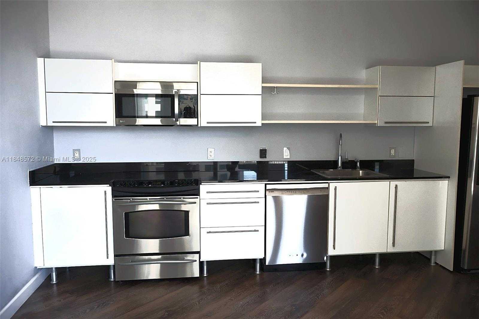 Small Image of 690 SOUTH WEST 1ST CT #1834, Miami Number 5