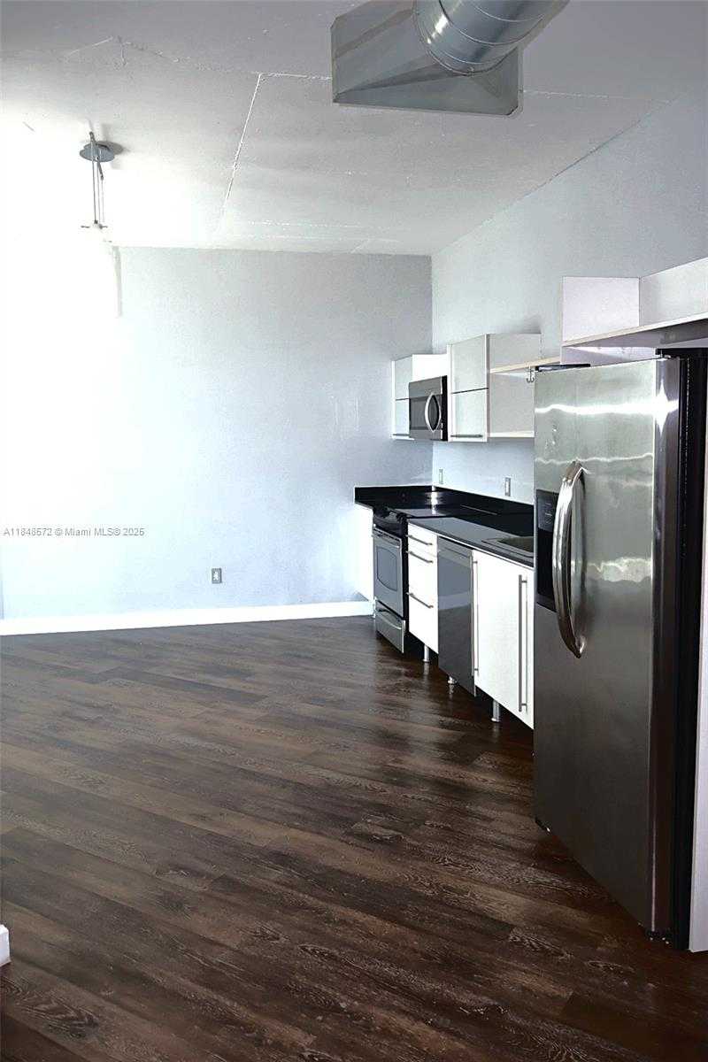 Small Image of 690 SOUTH WEST 1ST CT #1834, Miami Number 6