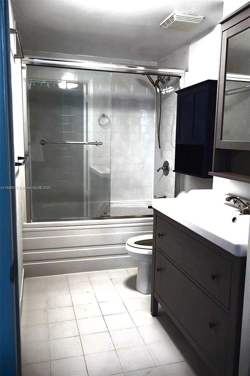 Small Image of 690 SOUTH WEST 1ST CT #1834, Miami Number 9