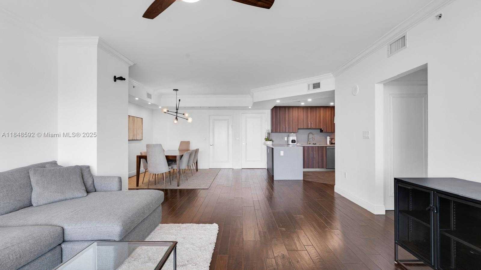 Small Image of 19400 TURNBERRY WAY #1821, Aventura Number 12