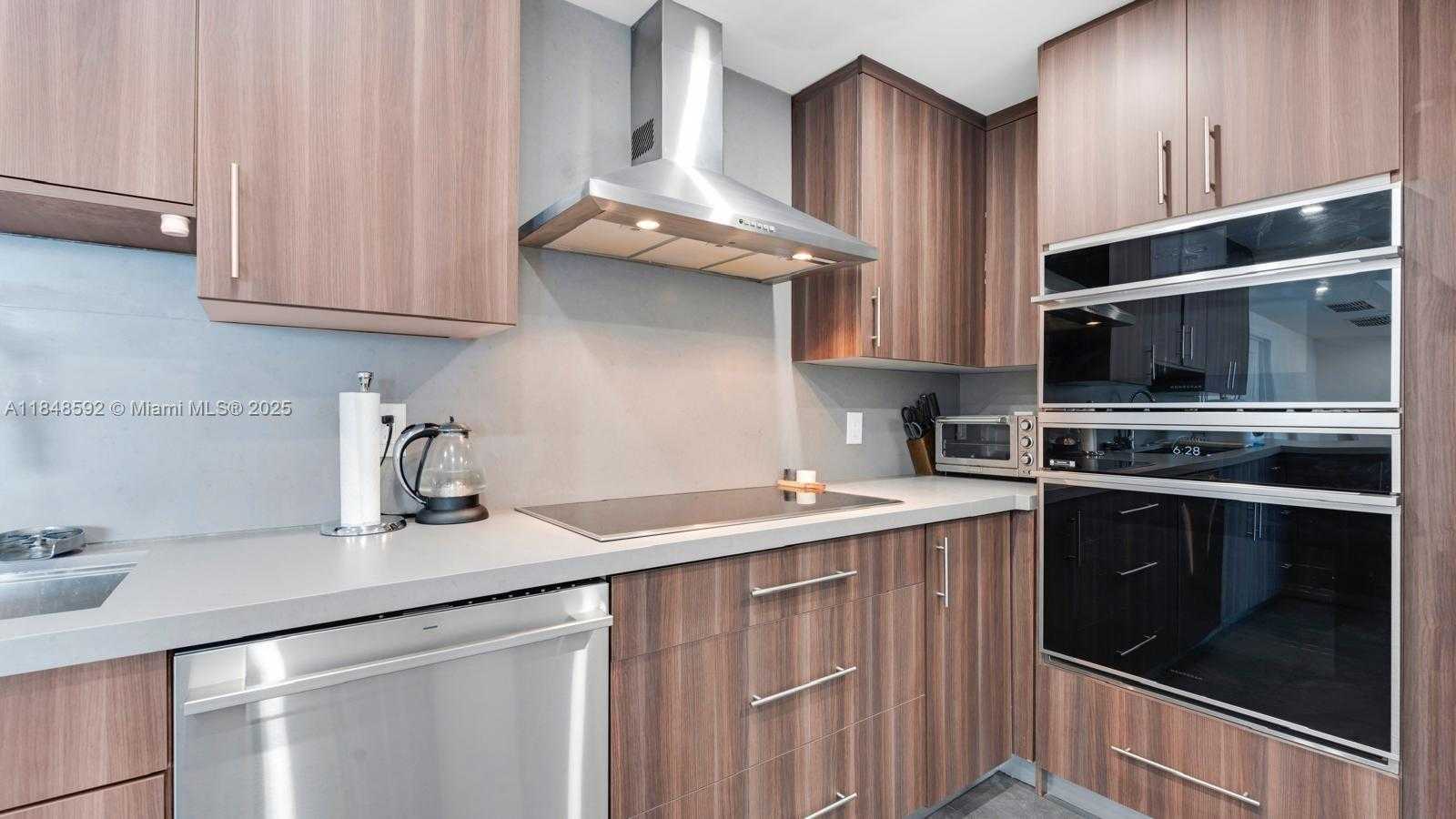 Small Image of 19400 TURNBERRY WAY #1821, Aventura Number 16