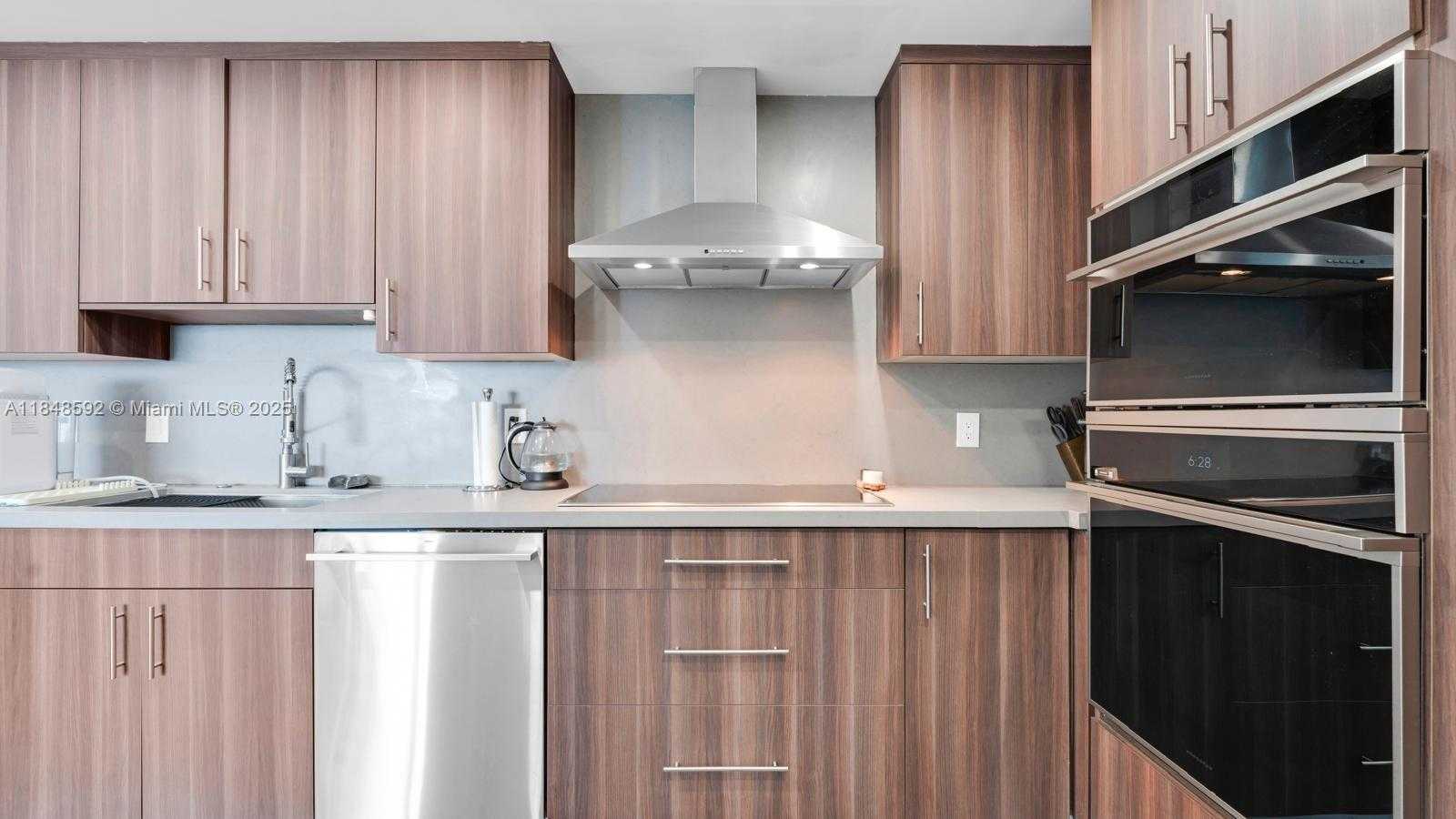 Small Image of 19400 TURNBERRY WAY #1821, Aventura Number 17