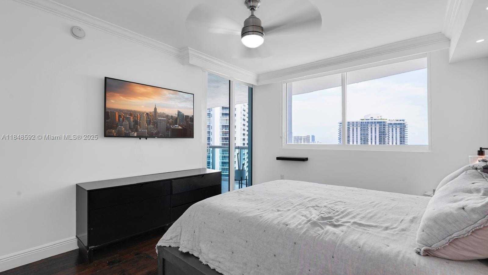 Small Image of 19400 TURNBERRY WAY #1821, Aventura Number 29
