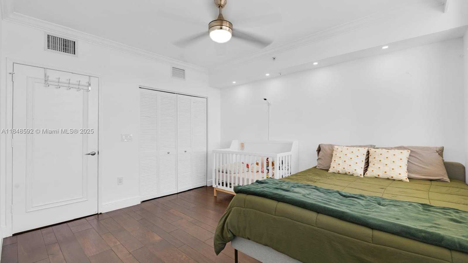 Small Image of 19400 TURNBERRY WAY #1821, Aventura Number 35