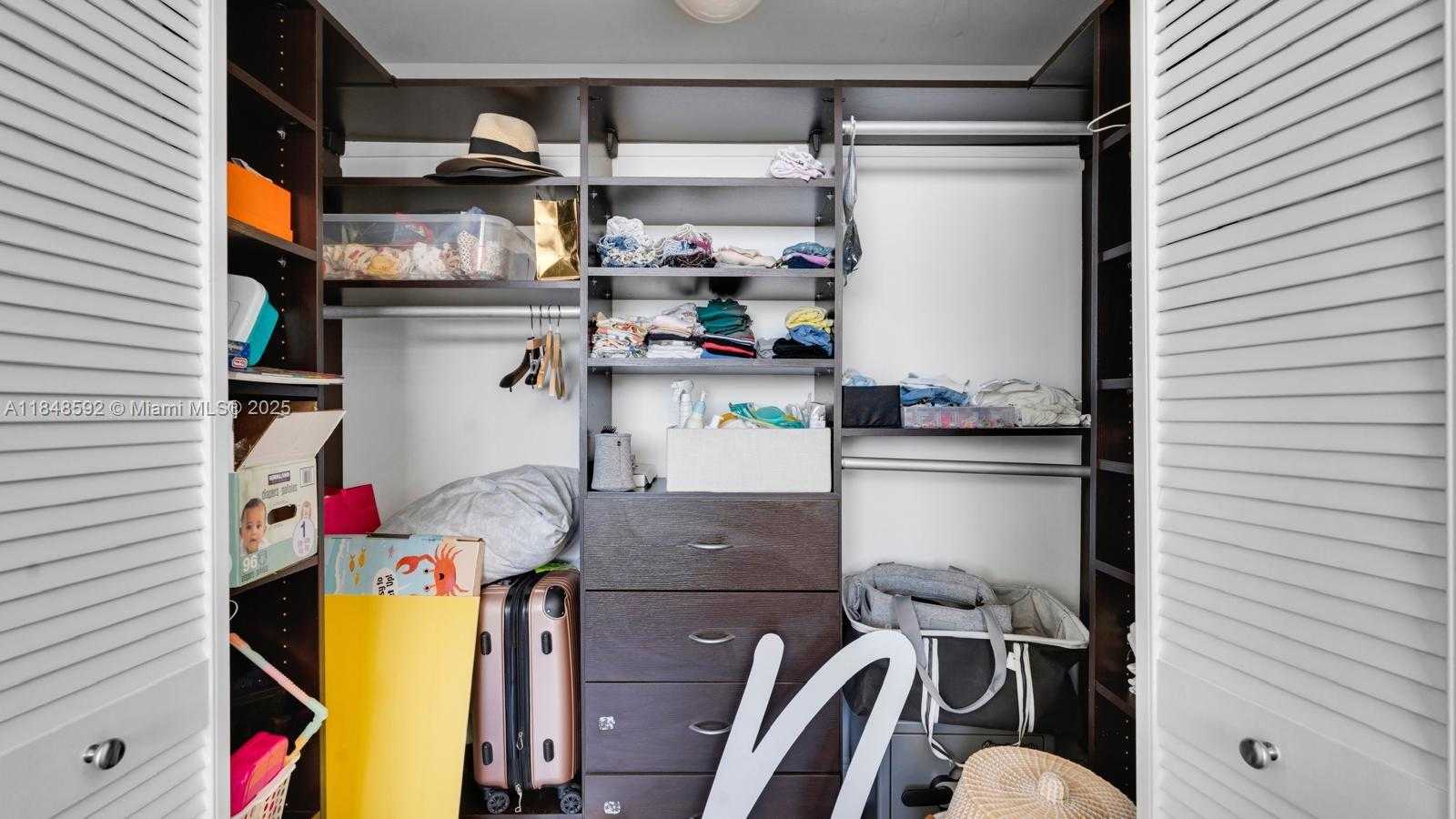 Small Image of 19400 TURNBERRY WAY #1821, Aventura Number 38