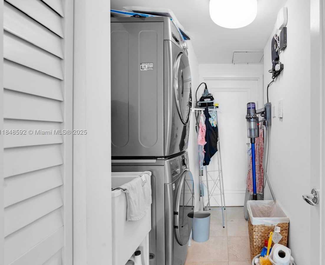 Small Image of 19400 TURNBERRY WAY #1821, Aventura Number 41