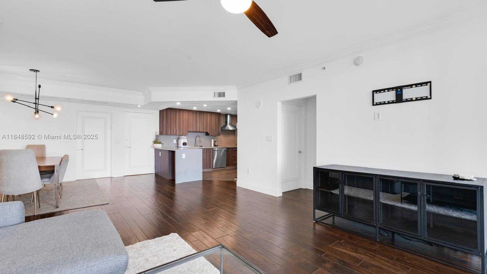Small Image of 19400 TURNBERRY WAY #1821, Aventura Number 66