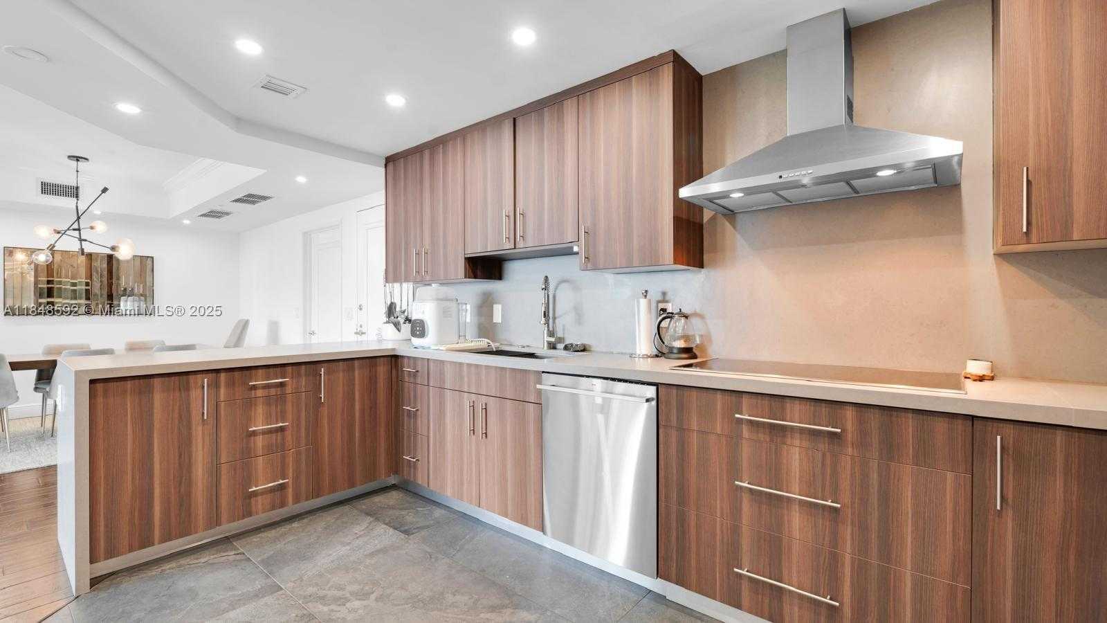 Small Image of 19400 TURNBERRY WAY #1821, Aventura Number 72