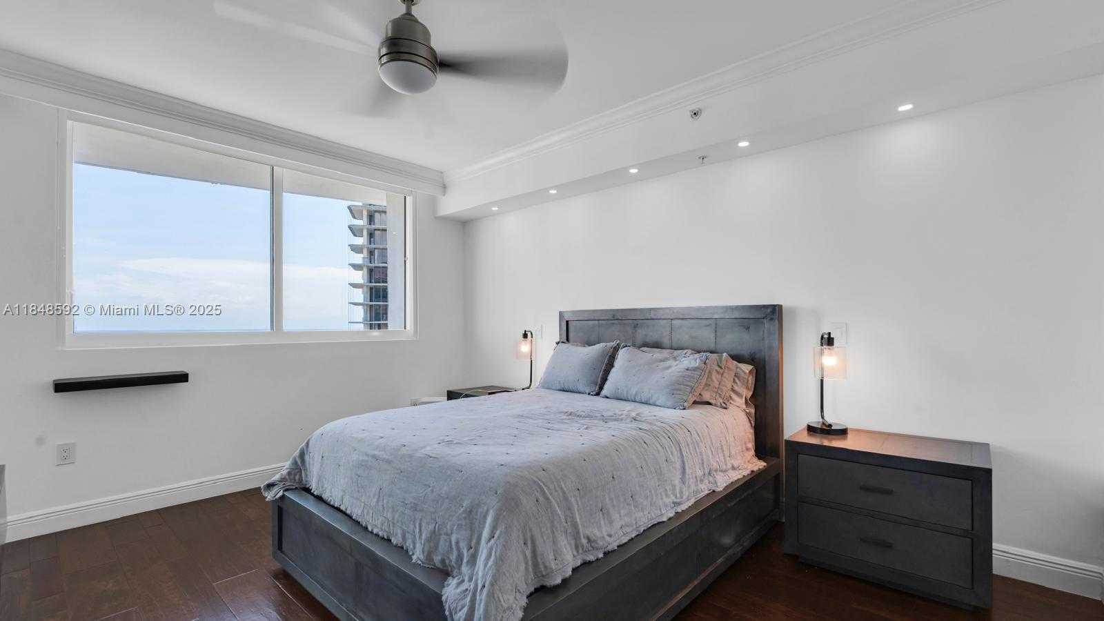 Small Image of 19400 TURNBERRY WAY #1821, Aventura Number 83