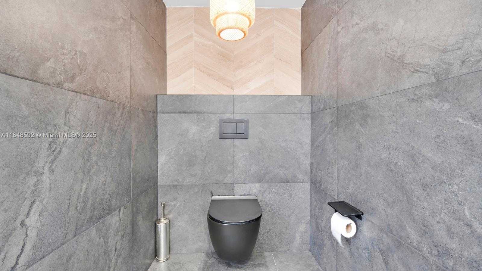 Small Image of 19400 TURNBERRY WAY #1821, Aventura Number 88