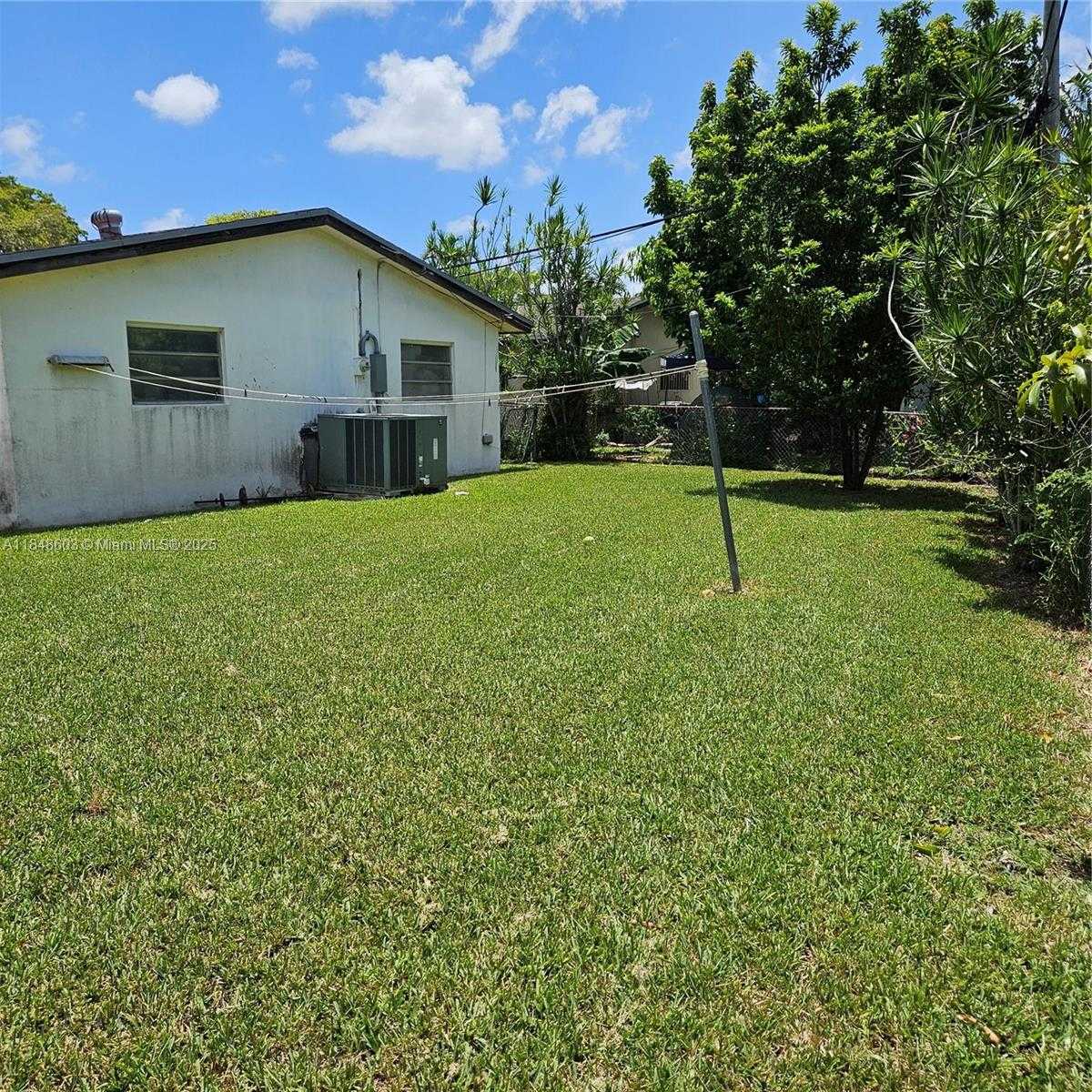 Small Image of 18260 NORTH EAST 8TH AVE, North Miami Beach Number 11