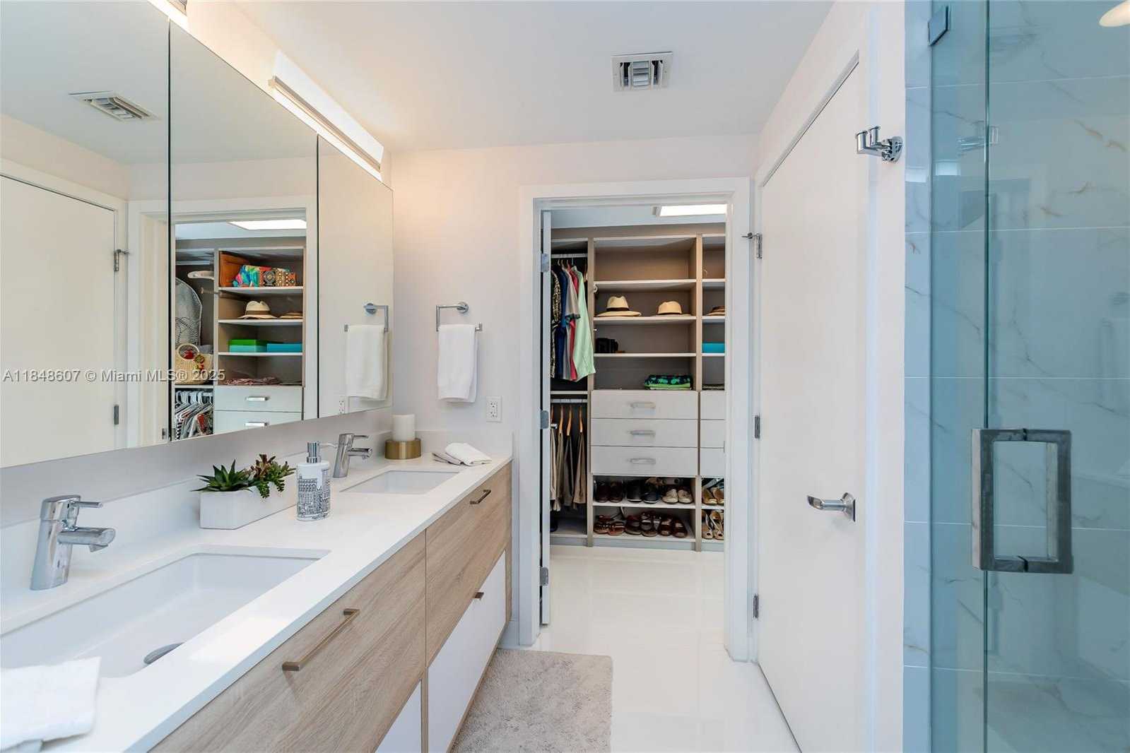 Small Image of 16385 BISCAYNE BLVD #1503, North Miami Beach Number 21