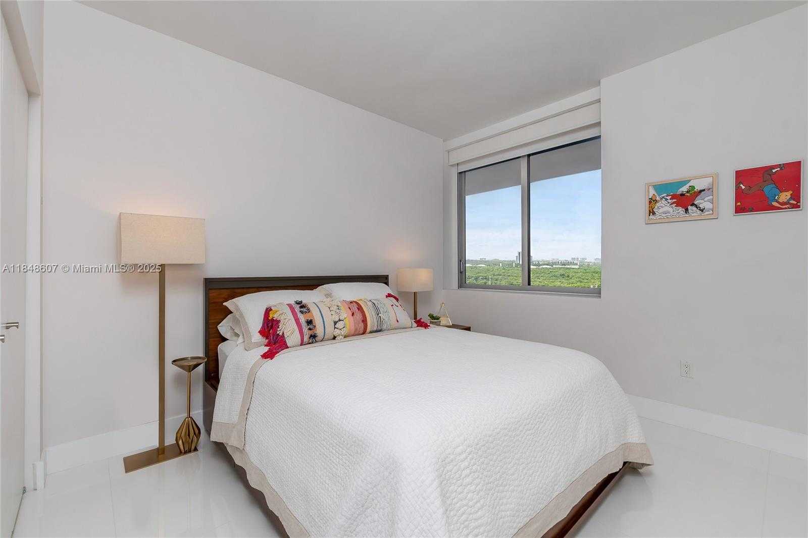 Small Image of 16385 BISCAYNE BLVD #1503, North Miami Beach Number 24
