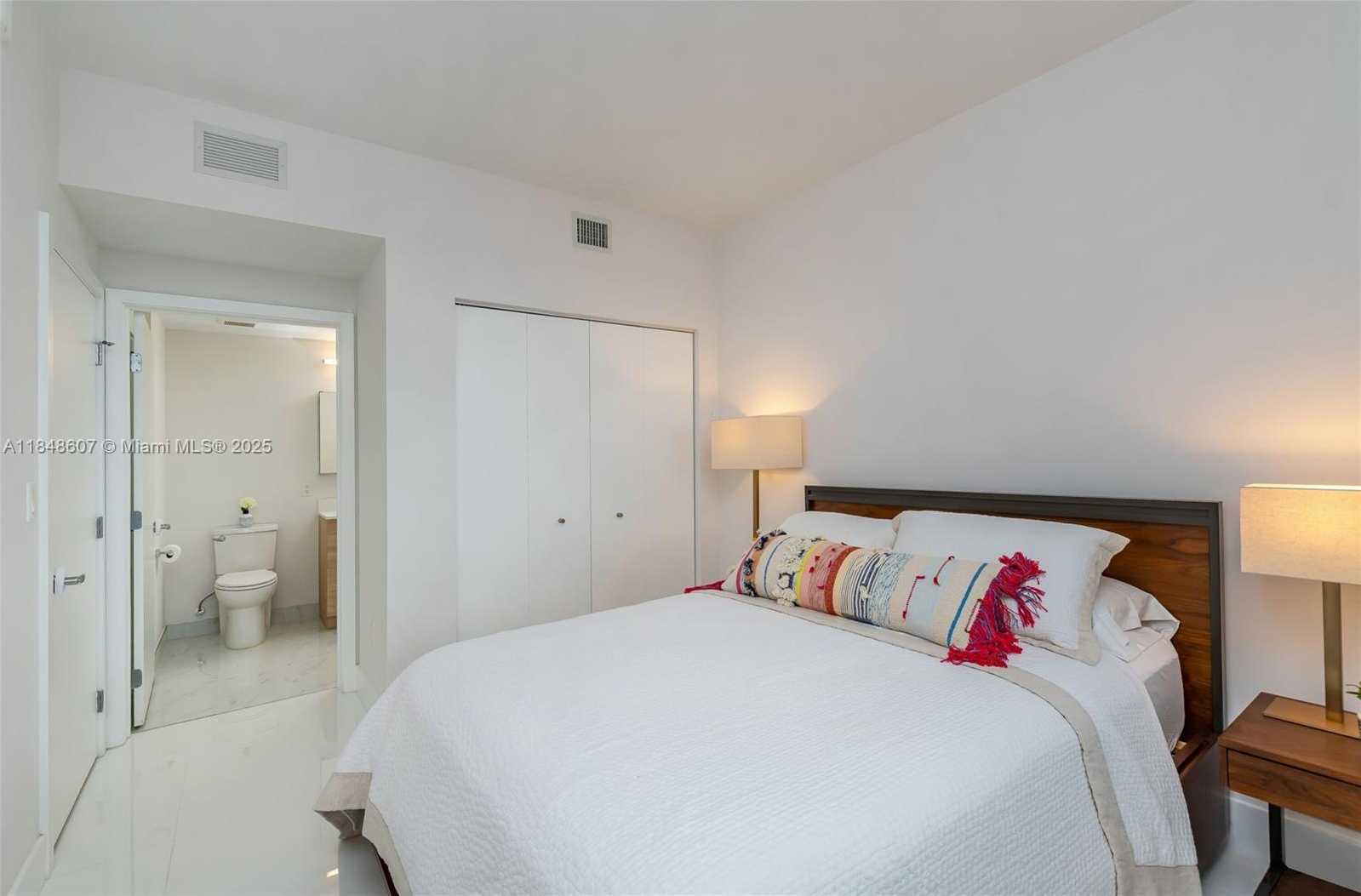 Small Image of 16385 BISCAYNE BLVD #1503, North Miami Beach Number 25