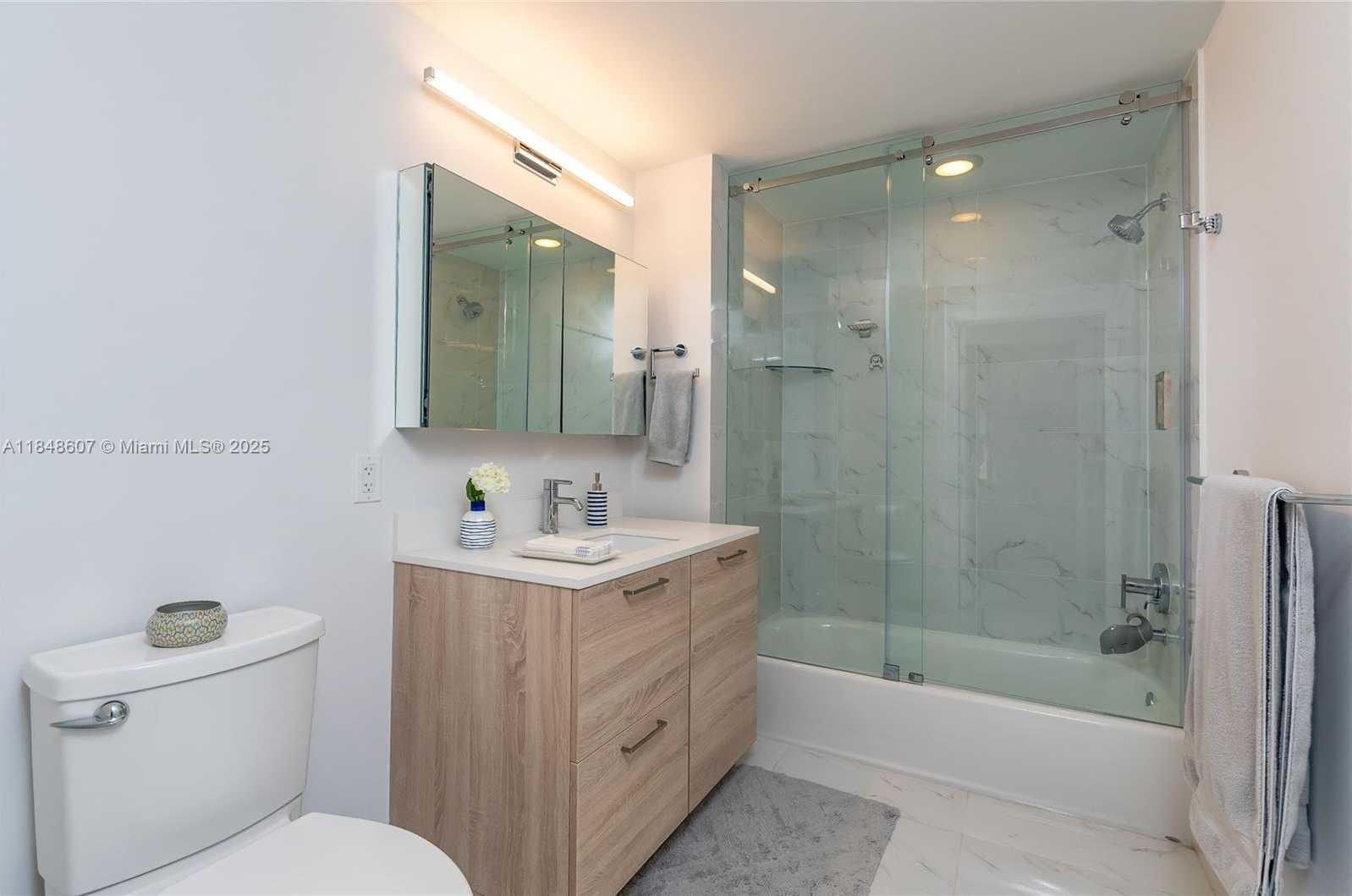 Small Image of 16385 BISCAYNE BLVD #1503, North Miami Beach Number 26