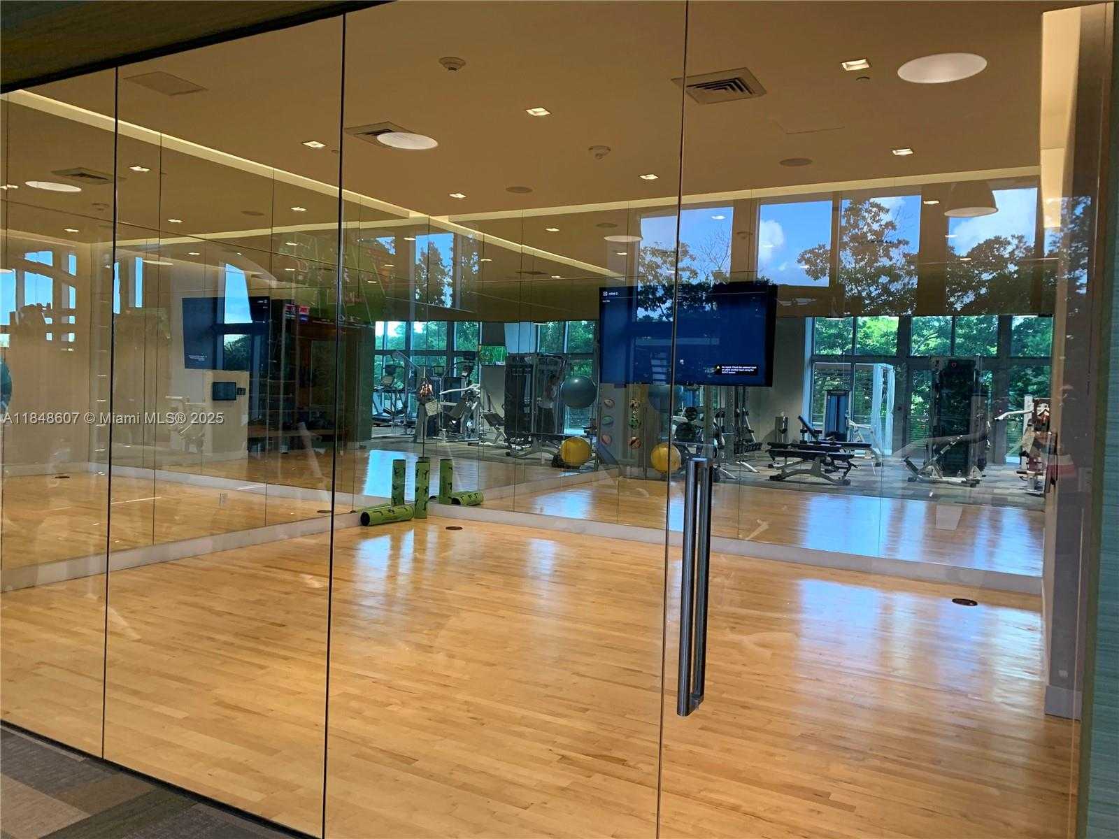 Small Image of 16385 BISCAYNE BLVD #1503, North Miami Beach Number 36