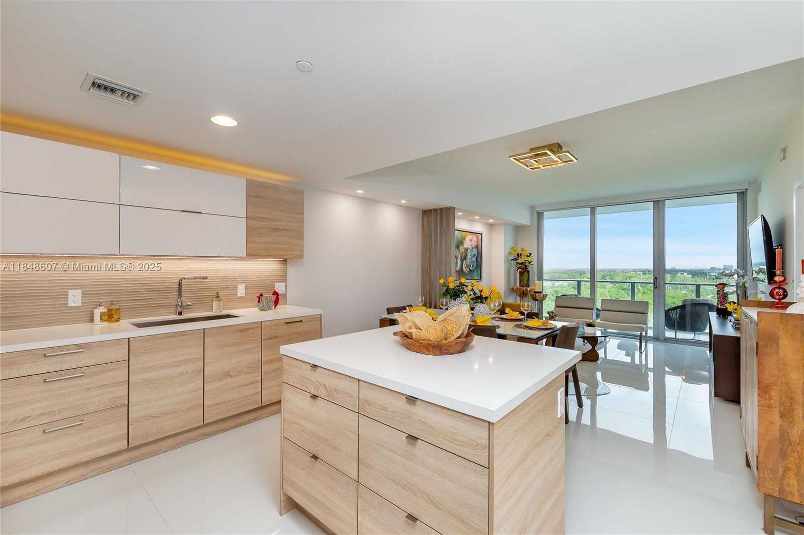 Small Image of 16385 BISCAYNE BLVD #1503, North Miami Beach Number 6
