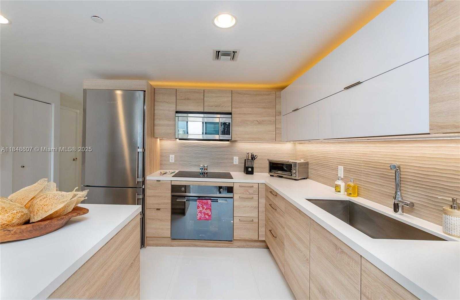 Small Image of 16385 BISCAYNE BLVD #1503, North Miami Beach Number 8