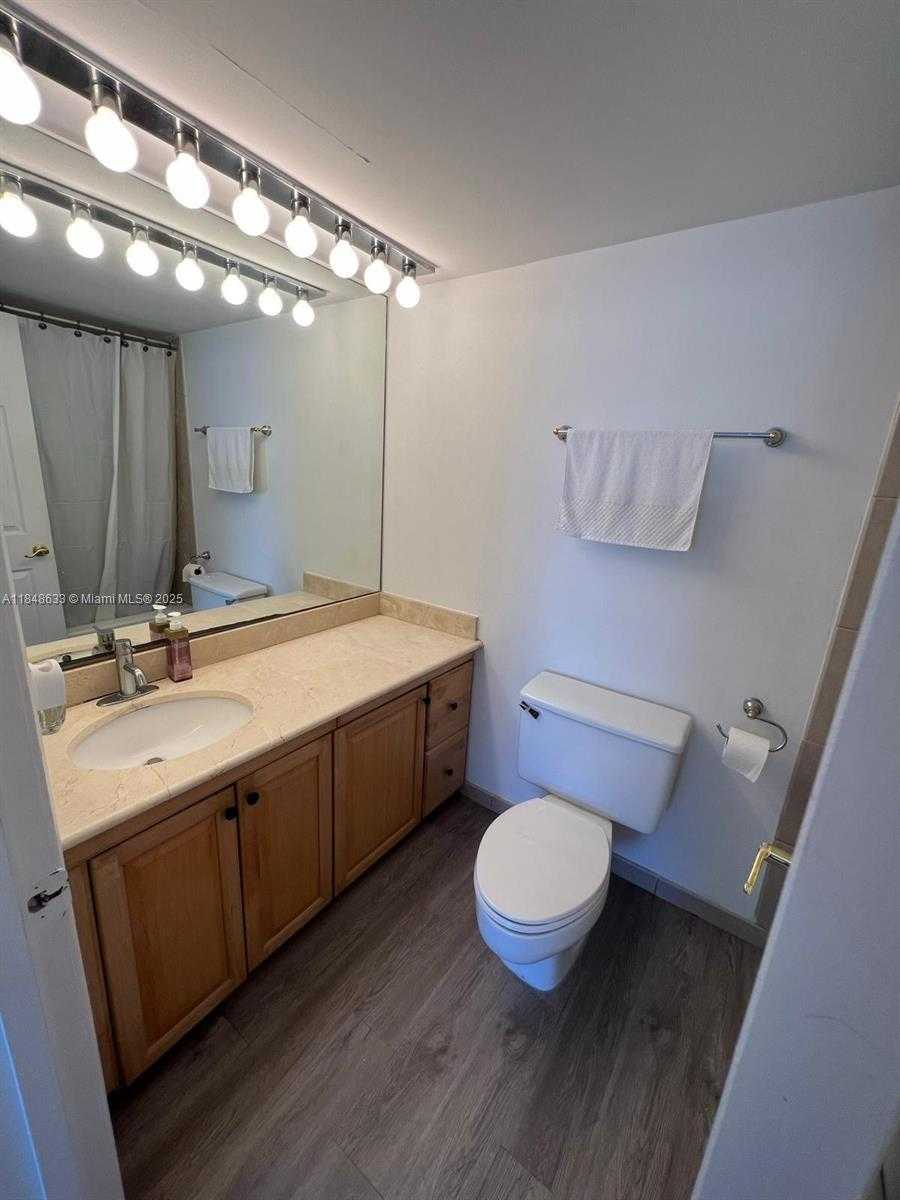 Small Image of 6770 INDIAN CREEK DR #12C, Miami Beach Number 11