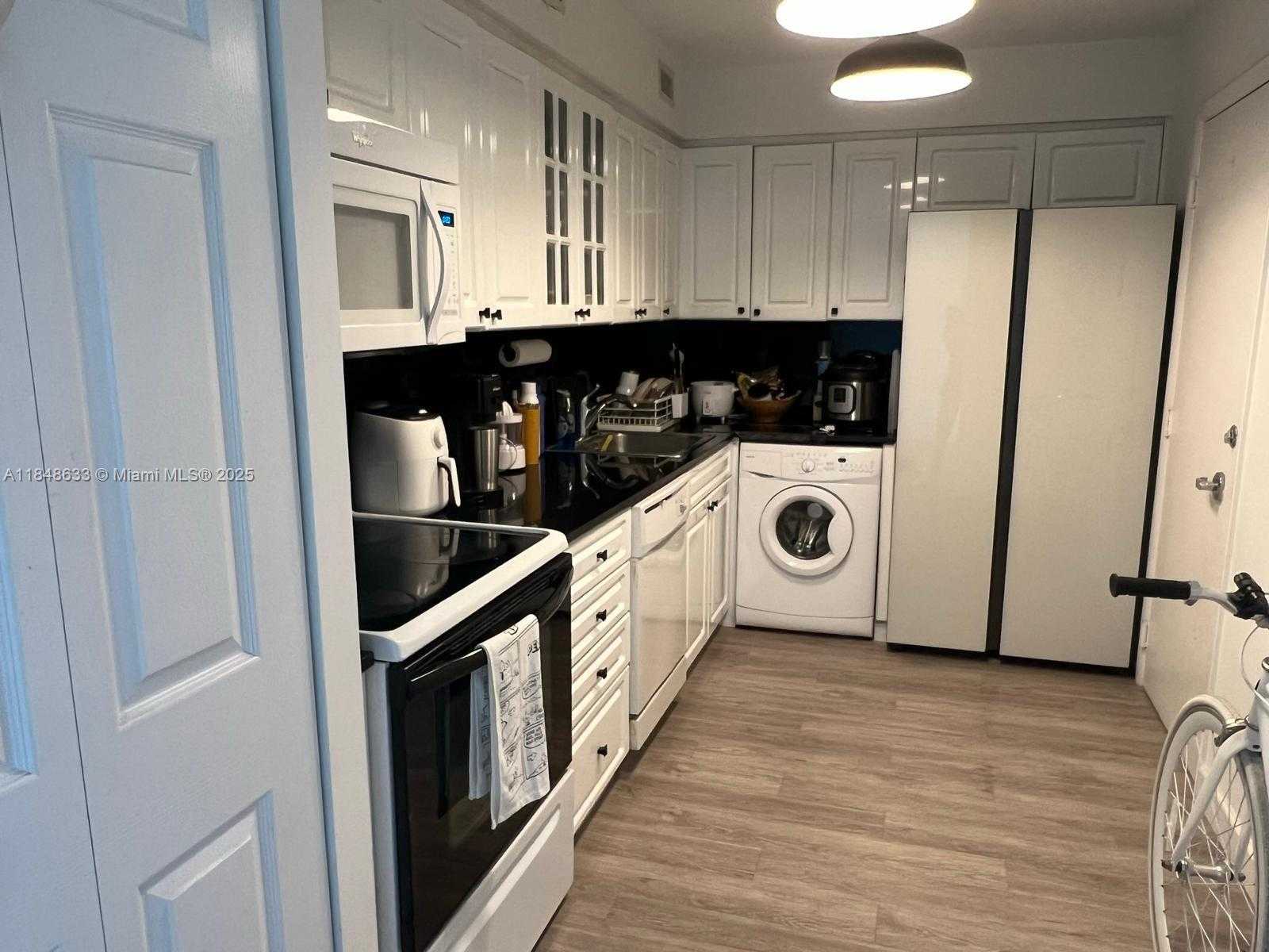 Small Image of 6770 INDIAN CREEK DR #12C, Miami Beach Number 2