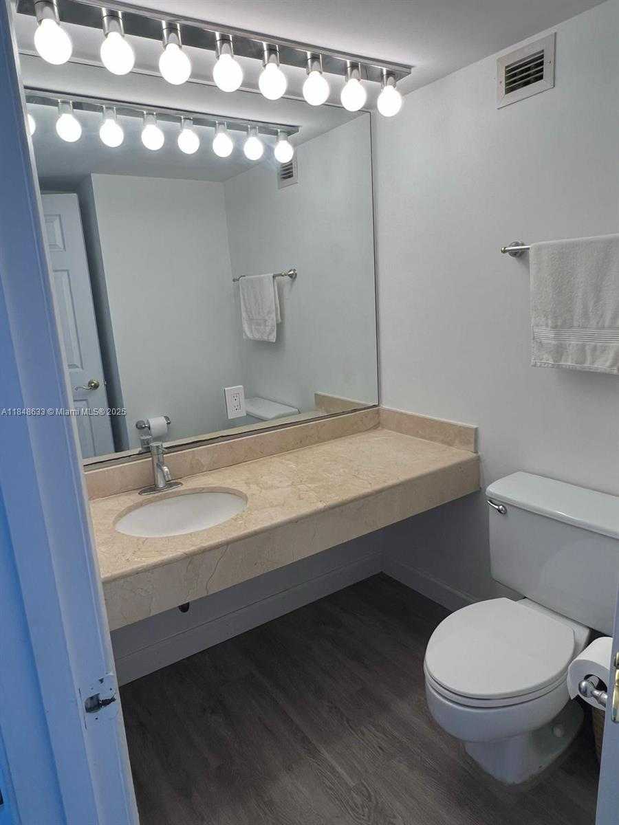 Small Image of 6770 INDIAN CREEK DR #12C, Miami Beach Number 5