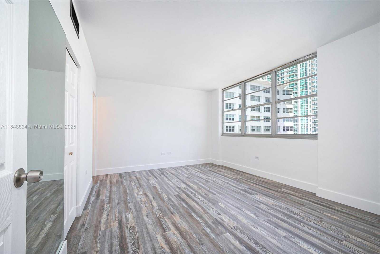 Small Image of 801 BRICKELL BAY DR #1662, Miami Number 11