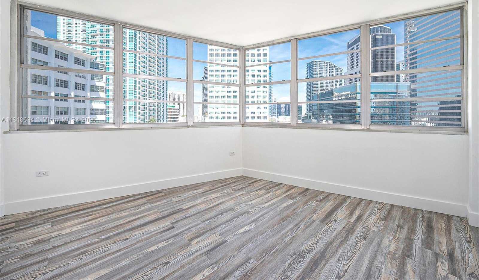 Small Image of 801 BRICKELL BAY DR #1662, Miami Number 12