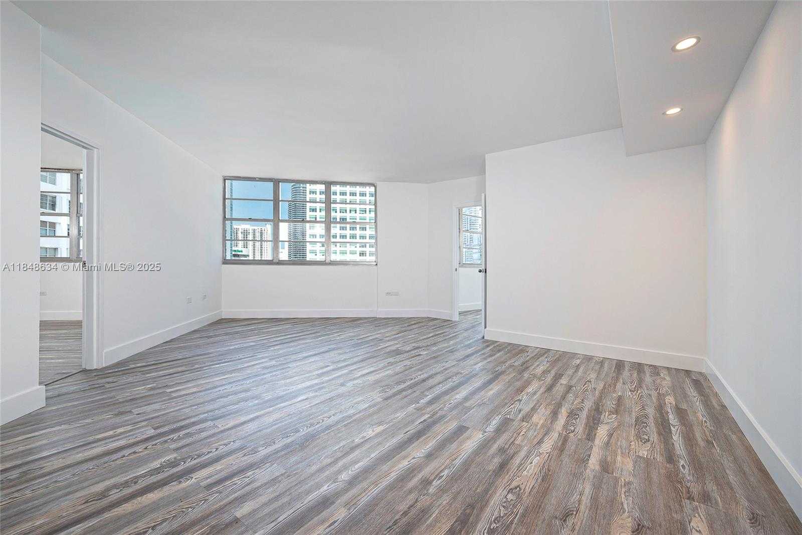 Small Image of 801 BRICKELL BAY DR #1662, Miami Number 3