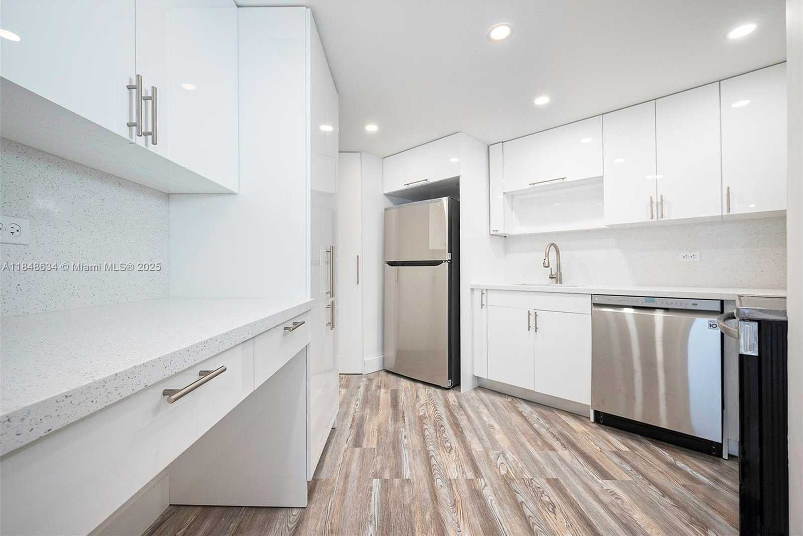 Small Image of 801 BRICKELL BAY DR #1662, Miami Number 5