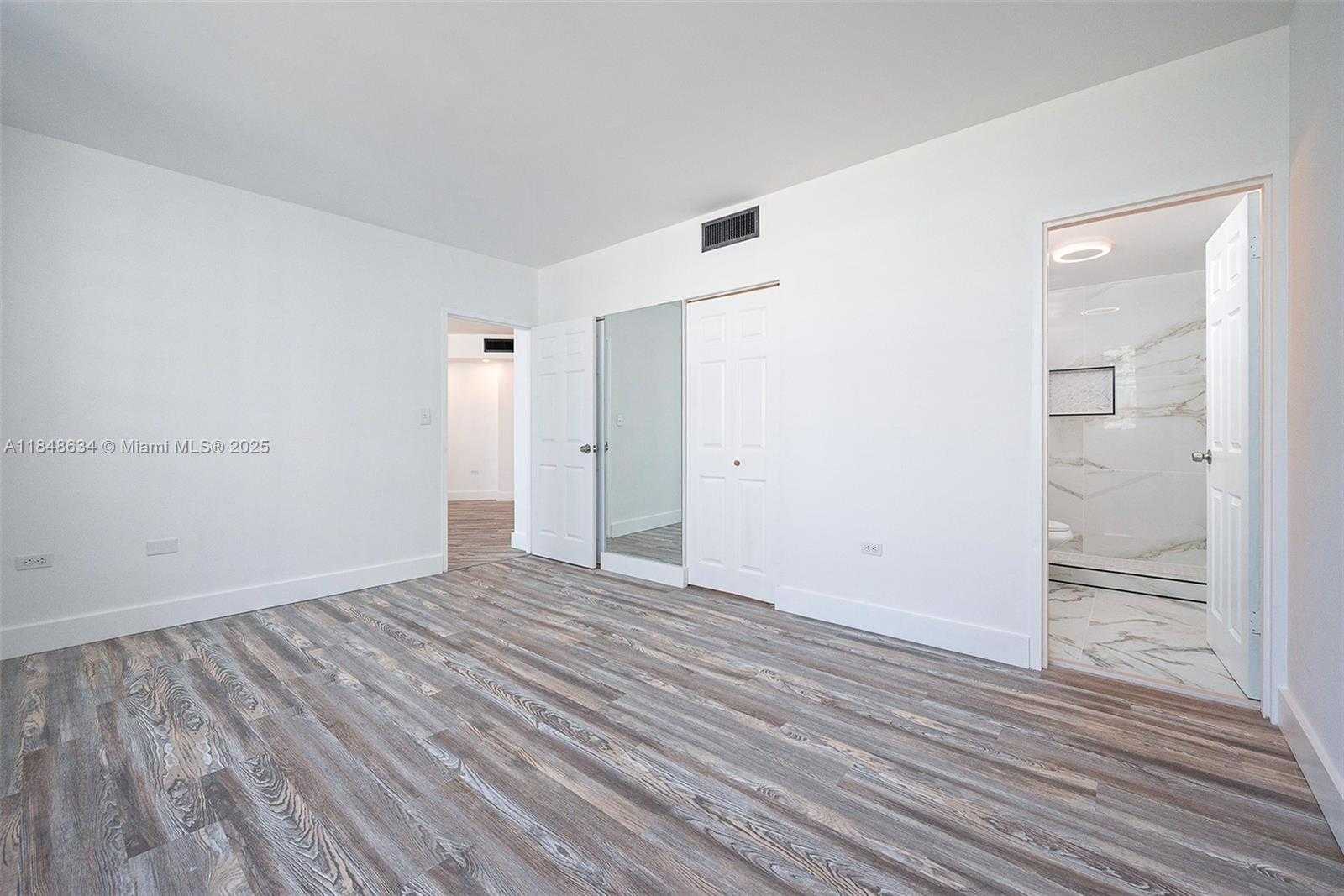 Small Image of 801 BRICKELL BAY DR #1662, Miami Number 7