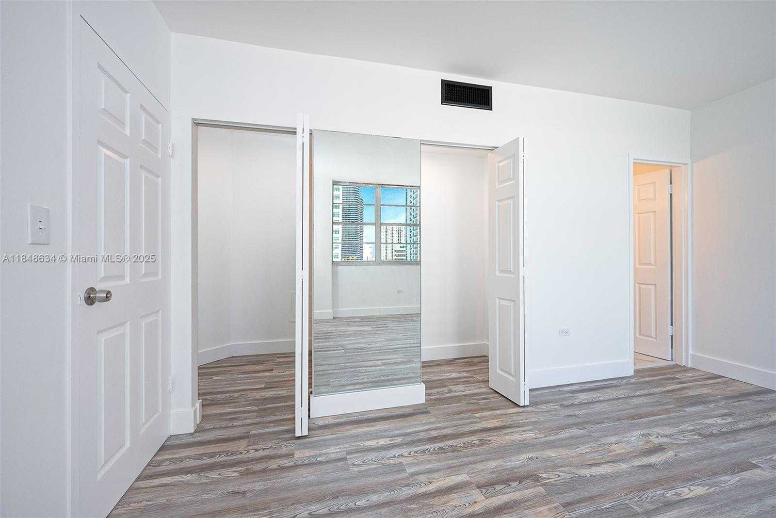 Small Image of 801 BRICKELL BAY DR #1662, Miami Number 8