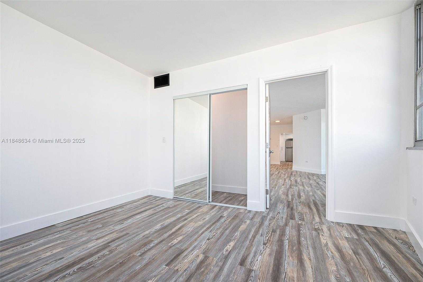 Small Image of 801 BRICKELL BAY DR #1662, Miami Number 9