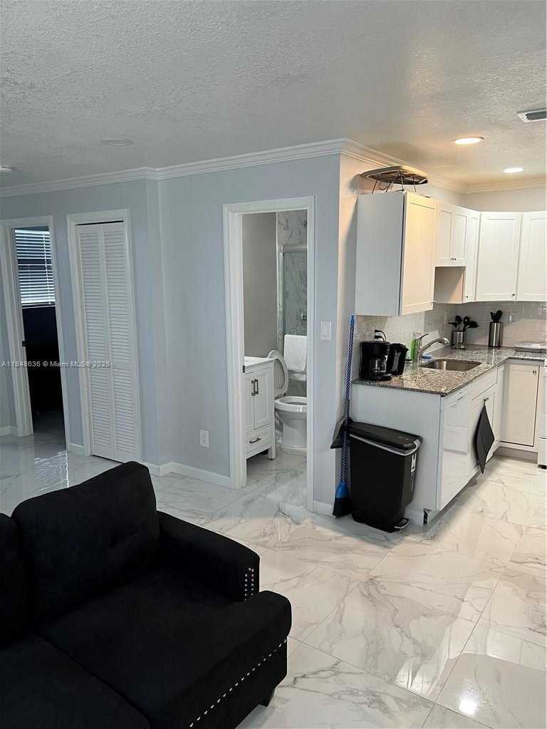 Small Image of 2240 SIMMS ST #1, Hollywood Number 6