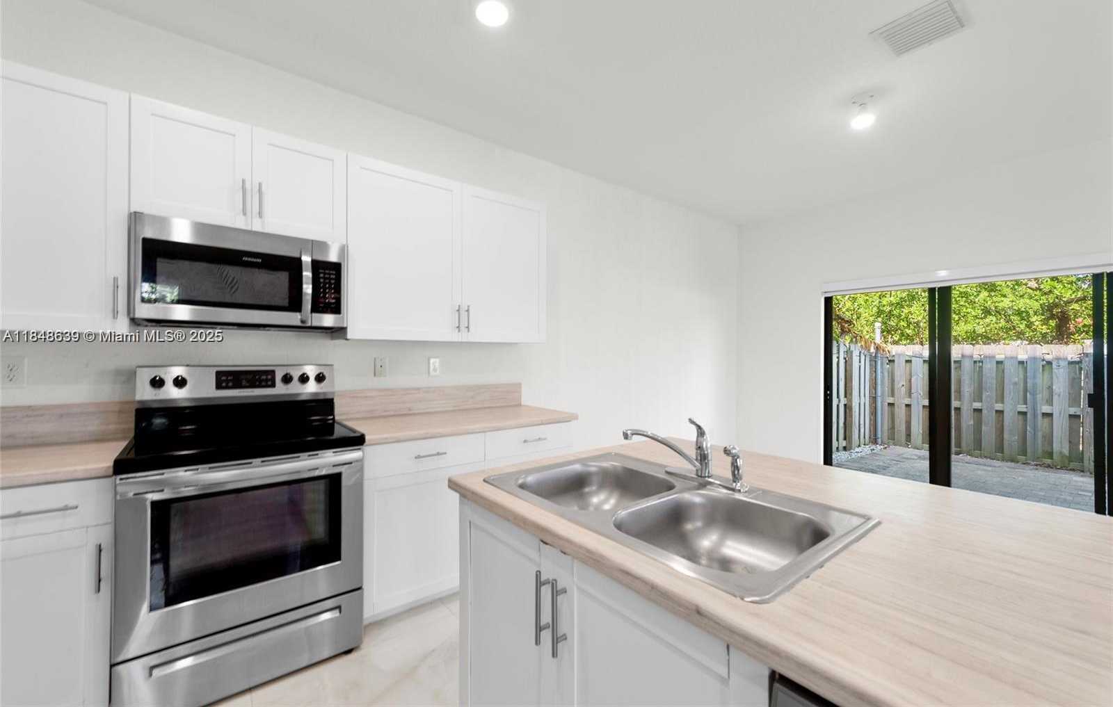 Small Image of 21460 NORTH EAST 2ND #21460, Miami Number 14