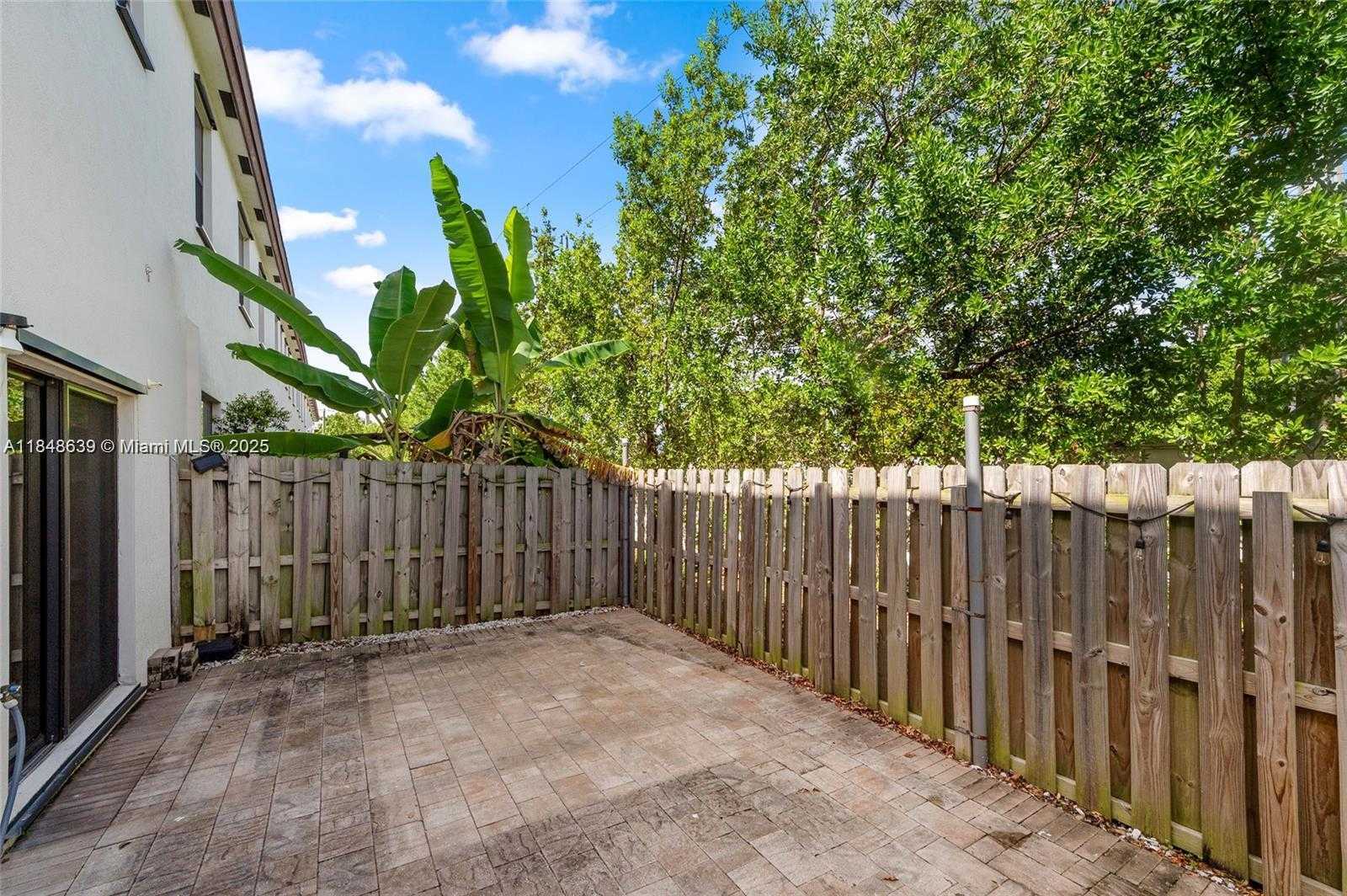 Small Image of 21460 NORTH EAST 2ND #21460, Miami Number 17