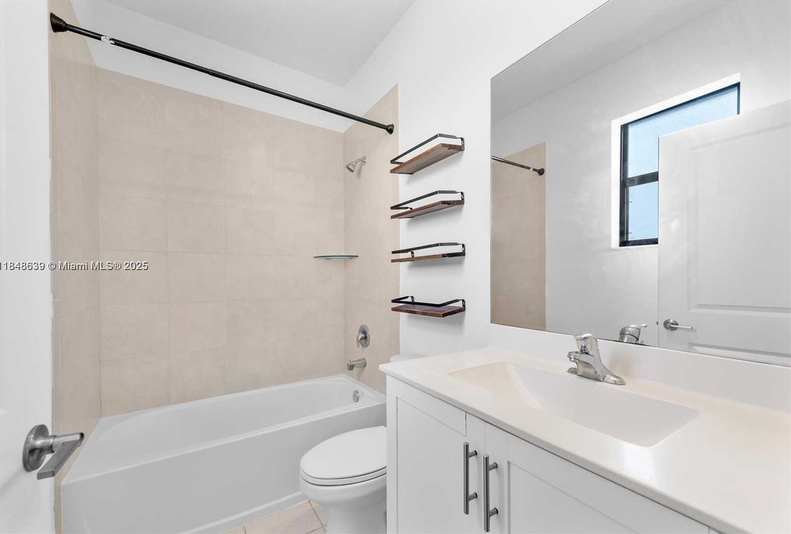 Small Image of 21460 NORTH EAST 2ND #21460, Miami Number 22