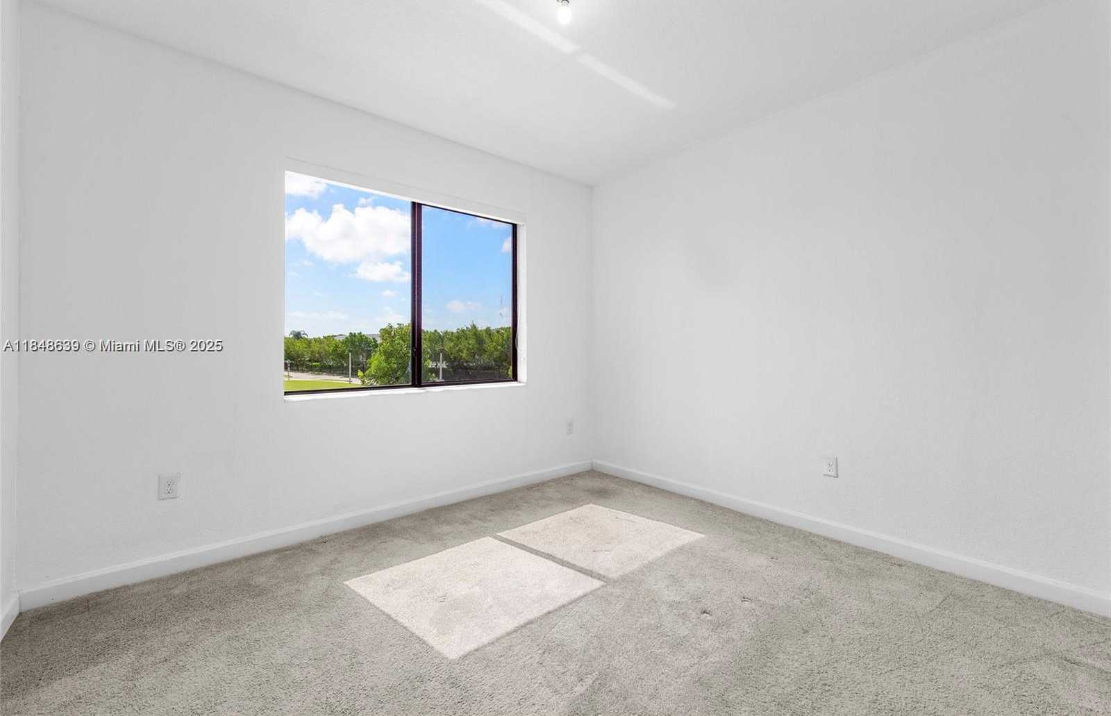 Small Image of 21460 NORTH EAST 2ND #21460, Miami Number 27