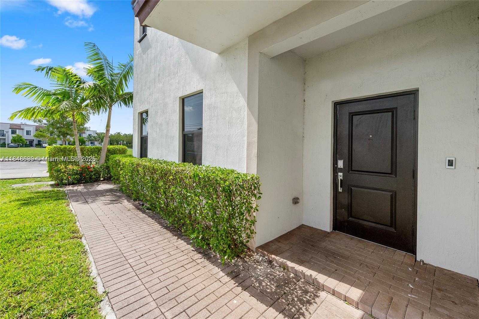 Small Image of 21460 NORTH EAST 2ND #21460, Miami Number 28