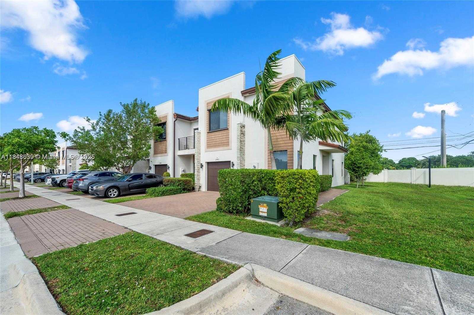 Small Image of 21460 NORTH EAST 2ND #21460, Miami Number 3