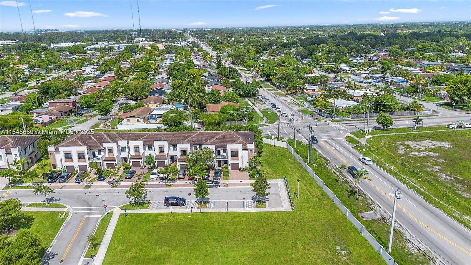 Small Image of 21460 NORTH EAST 2ND #21460, Miami Number 35