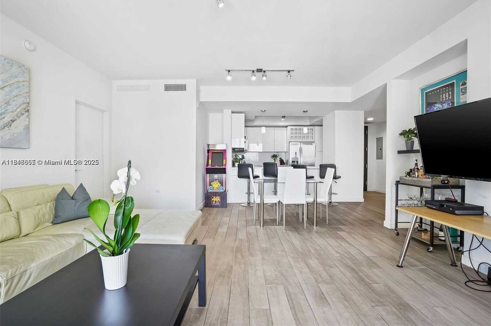 Small Image of 999 SOUTH WEST 1ST AVE #2717, Miami Number 10