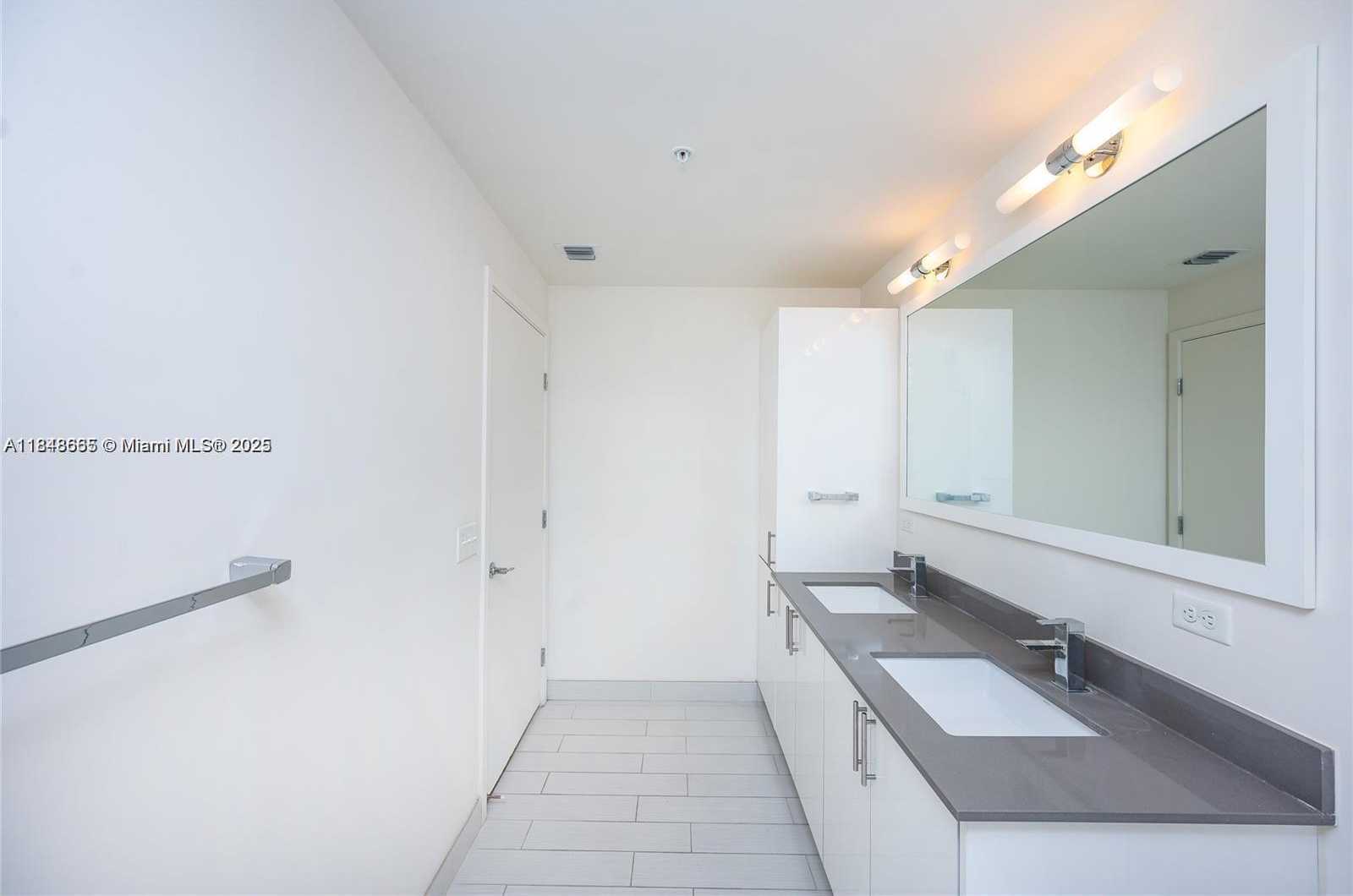 Small Image of 999 SOUTH WEST 1ST AVE #2717, Miami Number 23