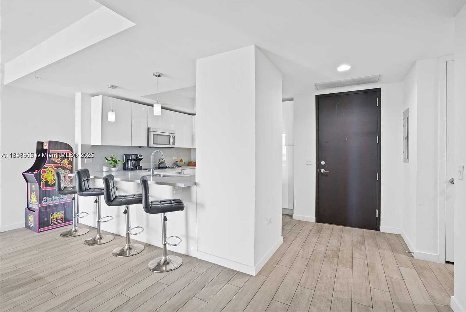 Small Image of 999 SOUTH WEST 1ST AVE #2717, Miami Number 6