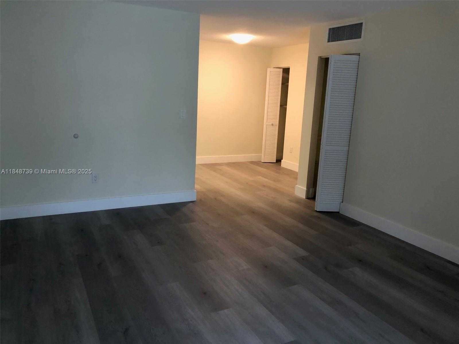 Small Image of 10748 NORTH KENDALL DR #N-20, Miami Number 24