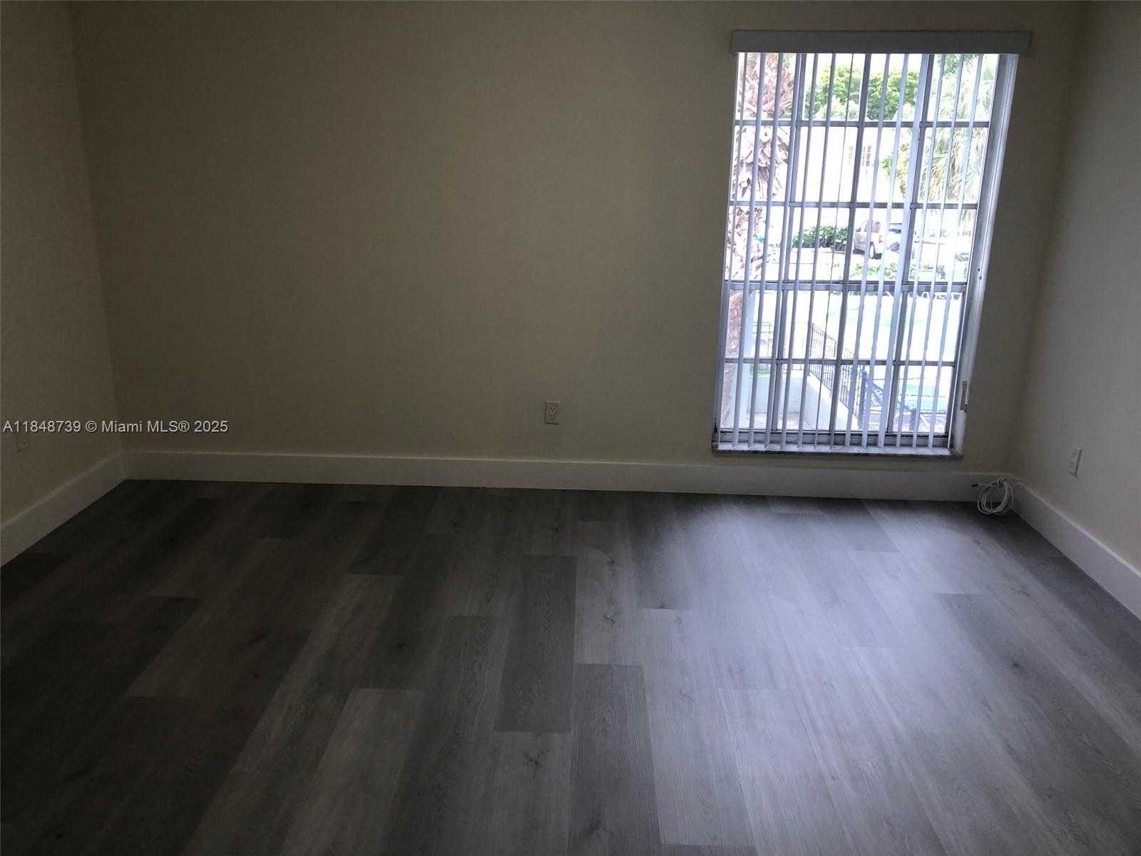 Small Image of 10748 NORTH KENDALL DR #N-20, Miami Number 25