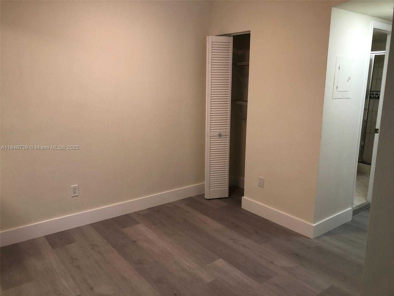 Small Image of 10748 NORTH KENDALL DR #N-20, Miami Number 26