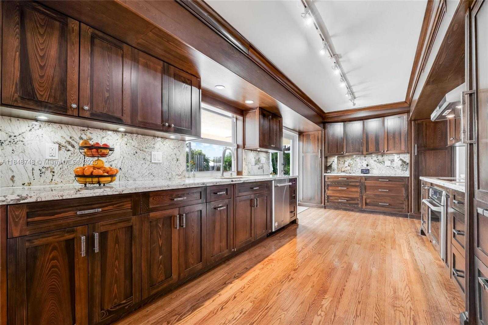 Small Image of 13035 NEVADA ST, Coral Gables Number 6