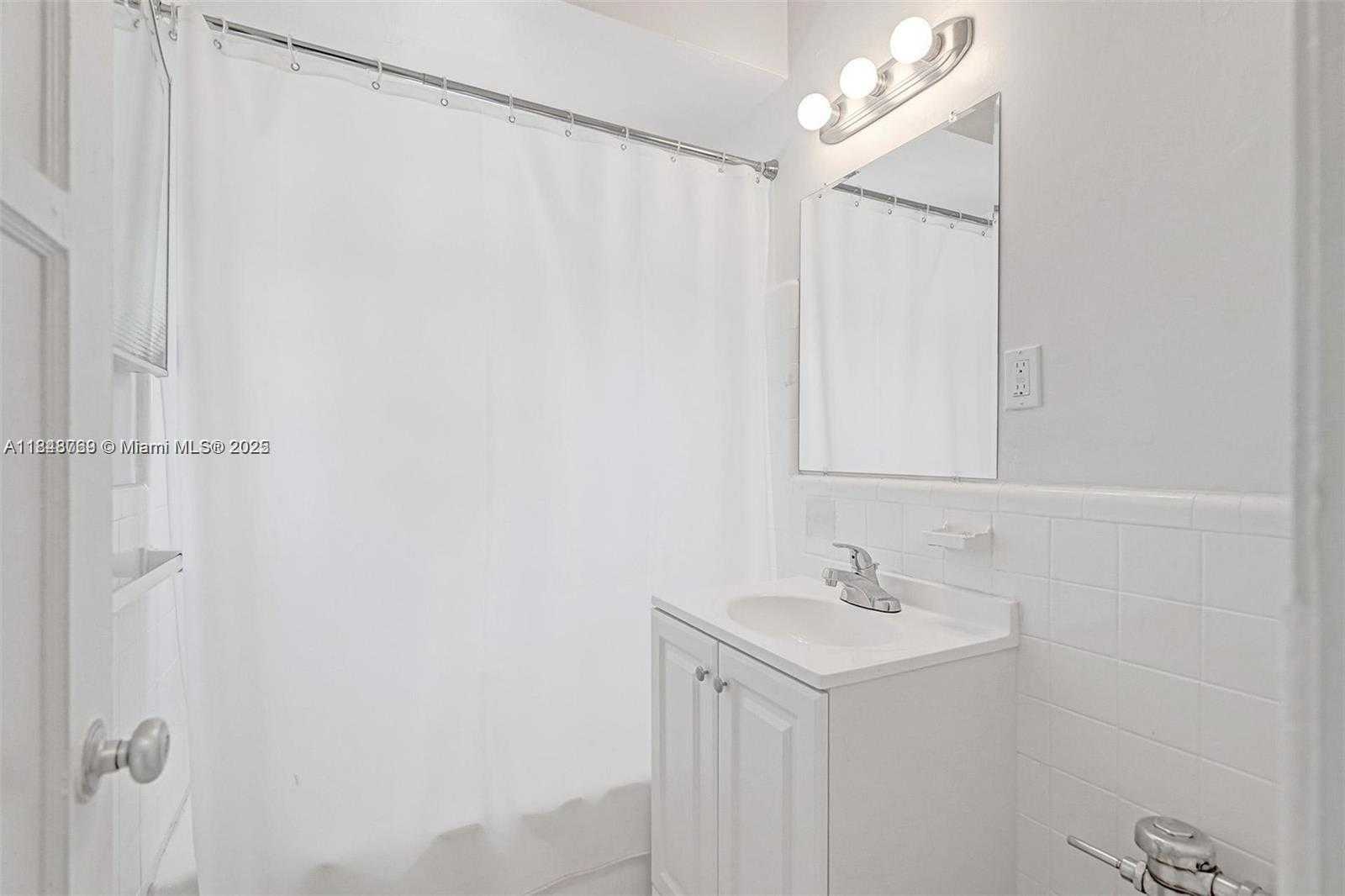 Small Image of 6860 Abbott Ave, Miami Beach, FL 33141, USA Number 4
