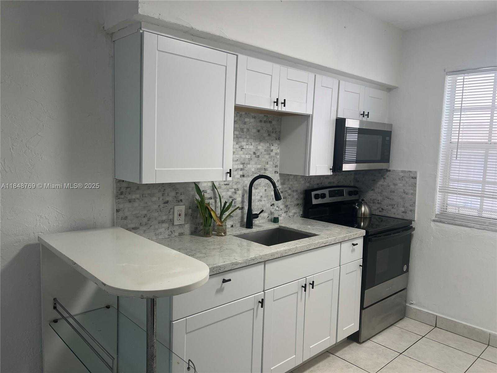 Small Image of 6860 Abbott Ave, Miami Beach, FL 33141, USA Number 5